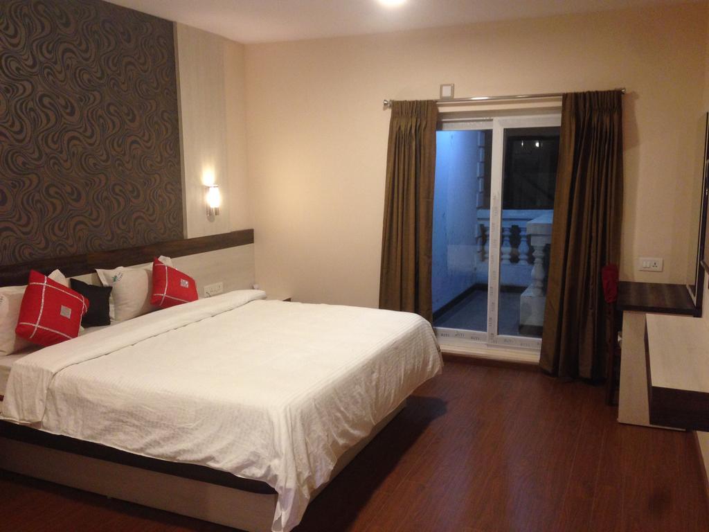 เดอะ มาเจสติค คราวน์ โฮเต็ล Hotel อูตี ภายนอก รูปภาพ